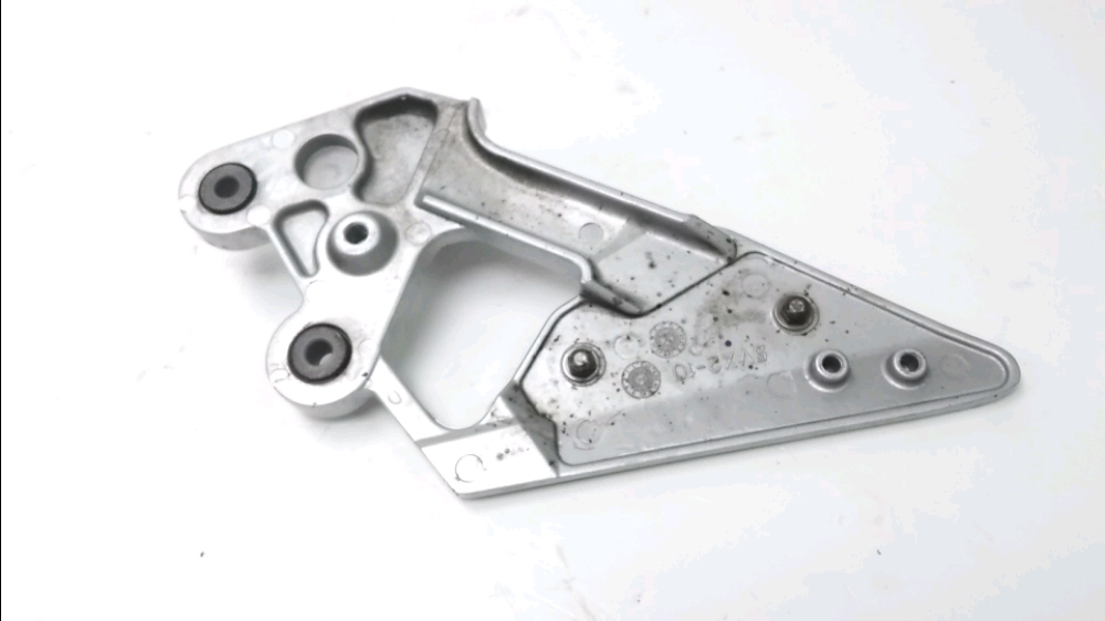 PLATINE AVANT DROITE