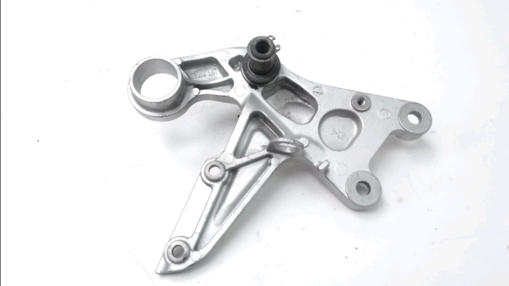 PLATINE AVANT DROITE