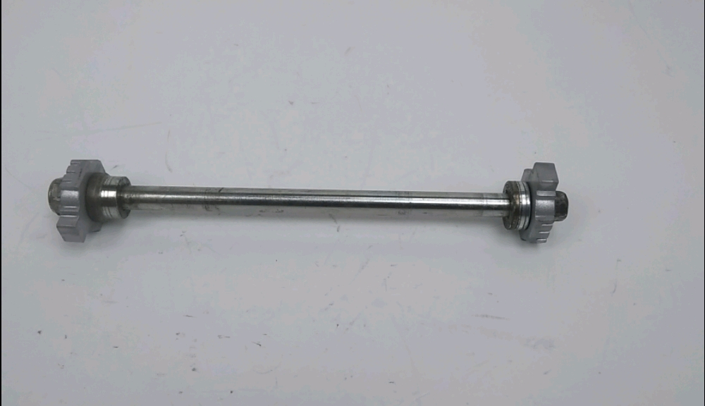 AXE DE ROUE ARRIERE
