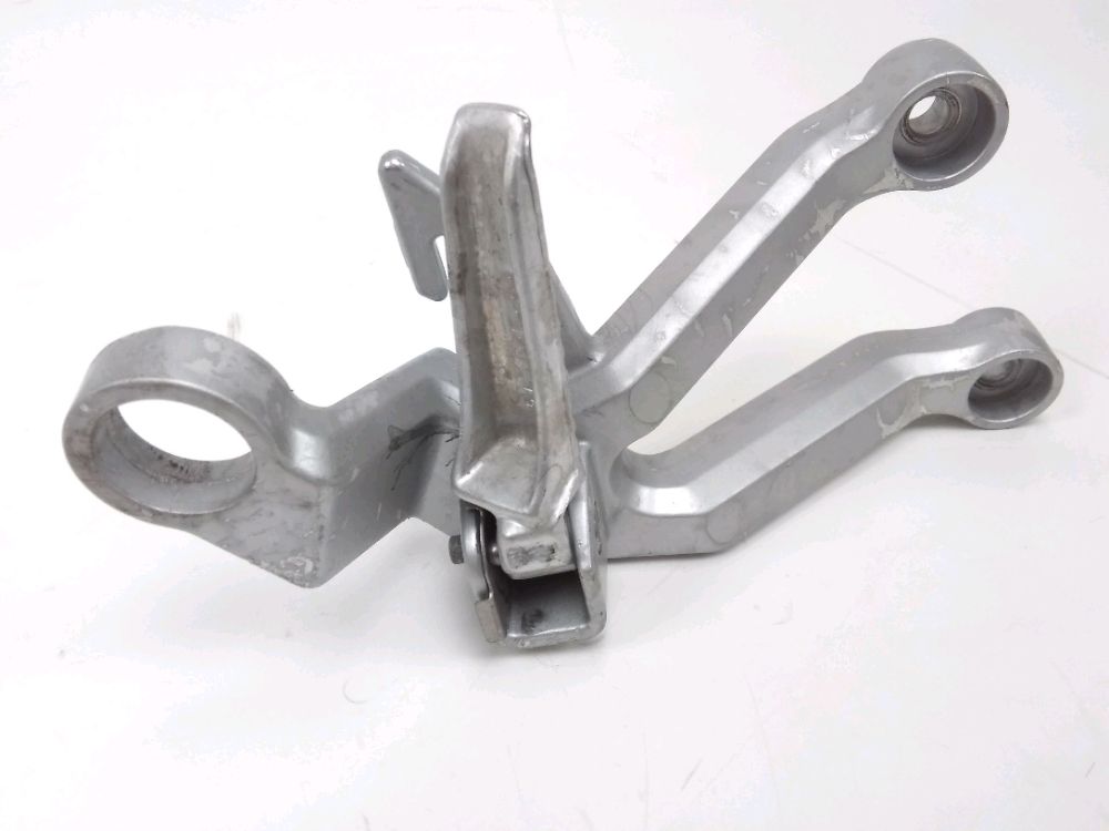 PLATINE ET REPOSE PIEDS ARRIERE DROIT