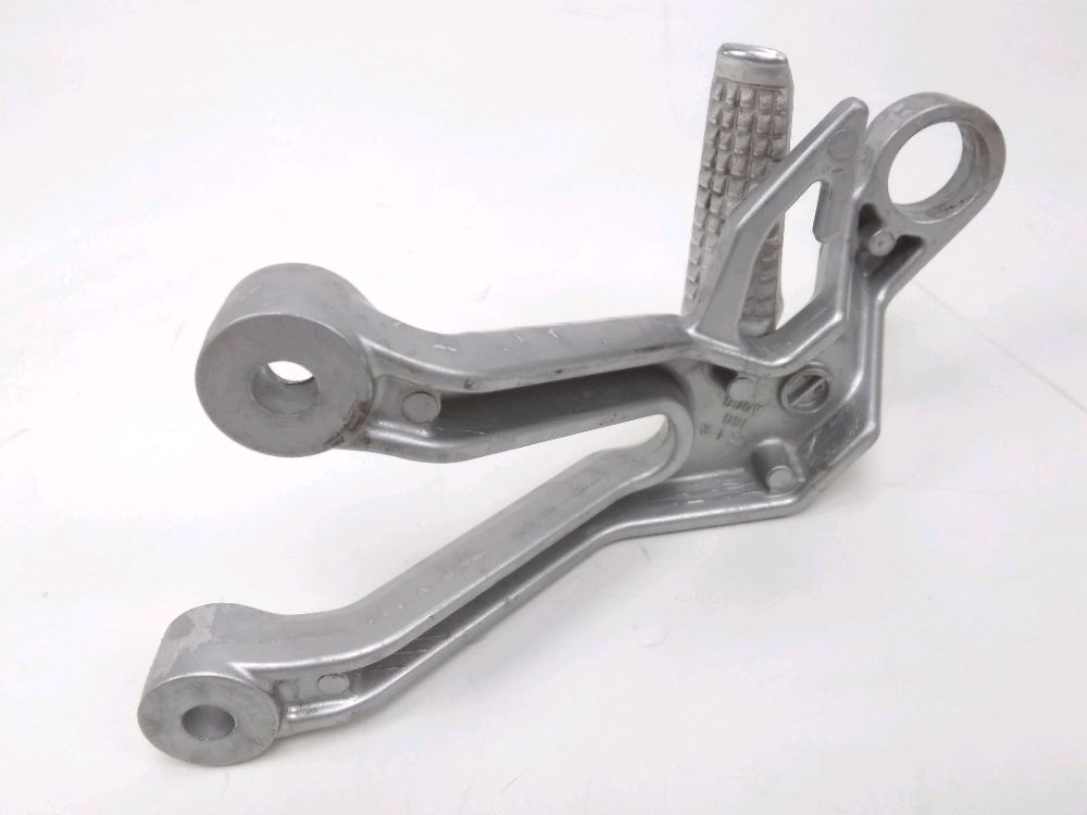 PLATINE ET REPOSE PIEDS ARRIERE DROIT