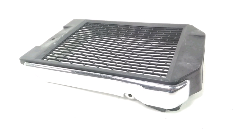 GRILLE DE RADIATEUR