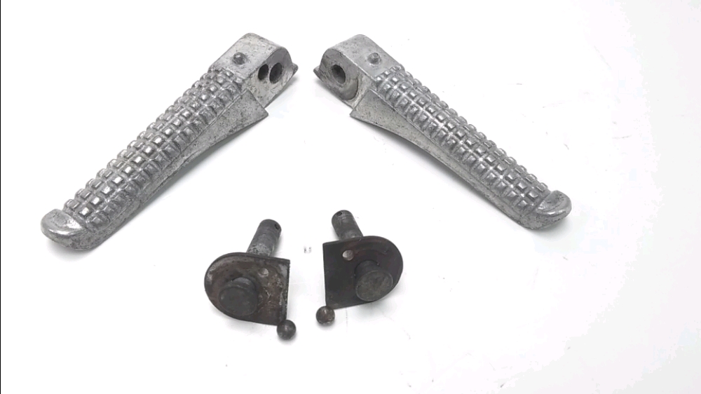 Repose pieds arriere droit