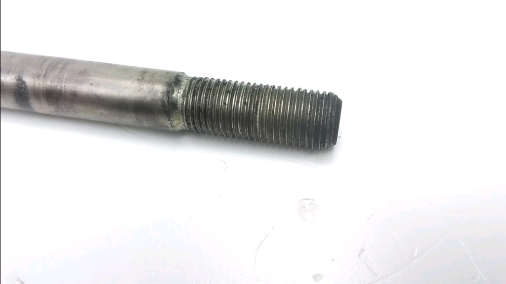 AXE DE ROUE AVANT