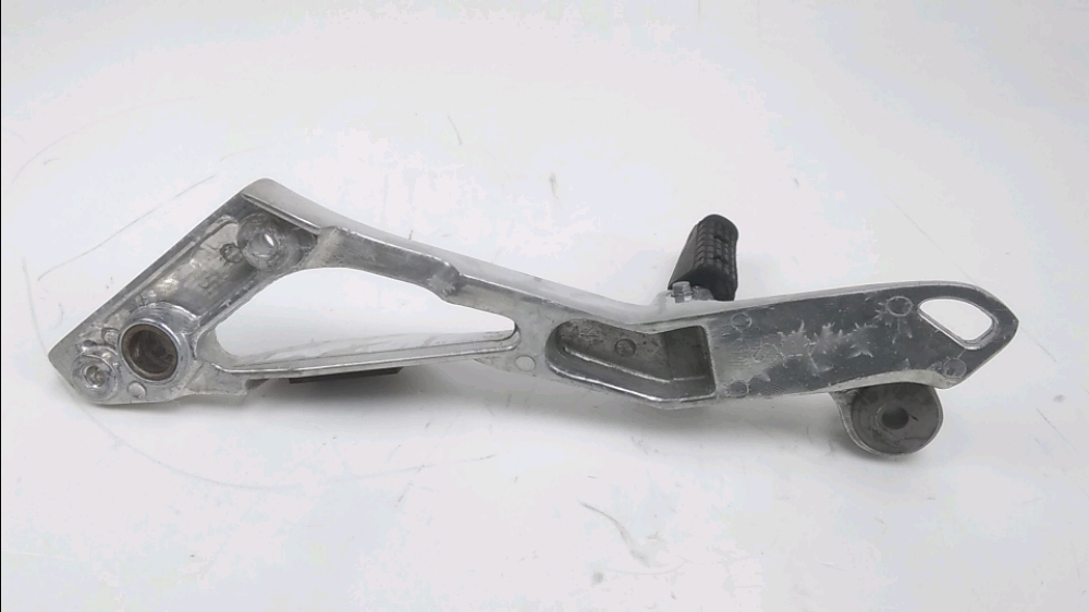 PLATINE ET REPOSE PIEDS ARRIERE DROIT