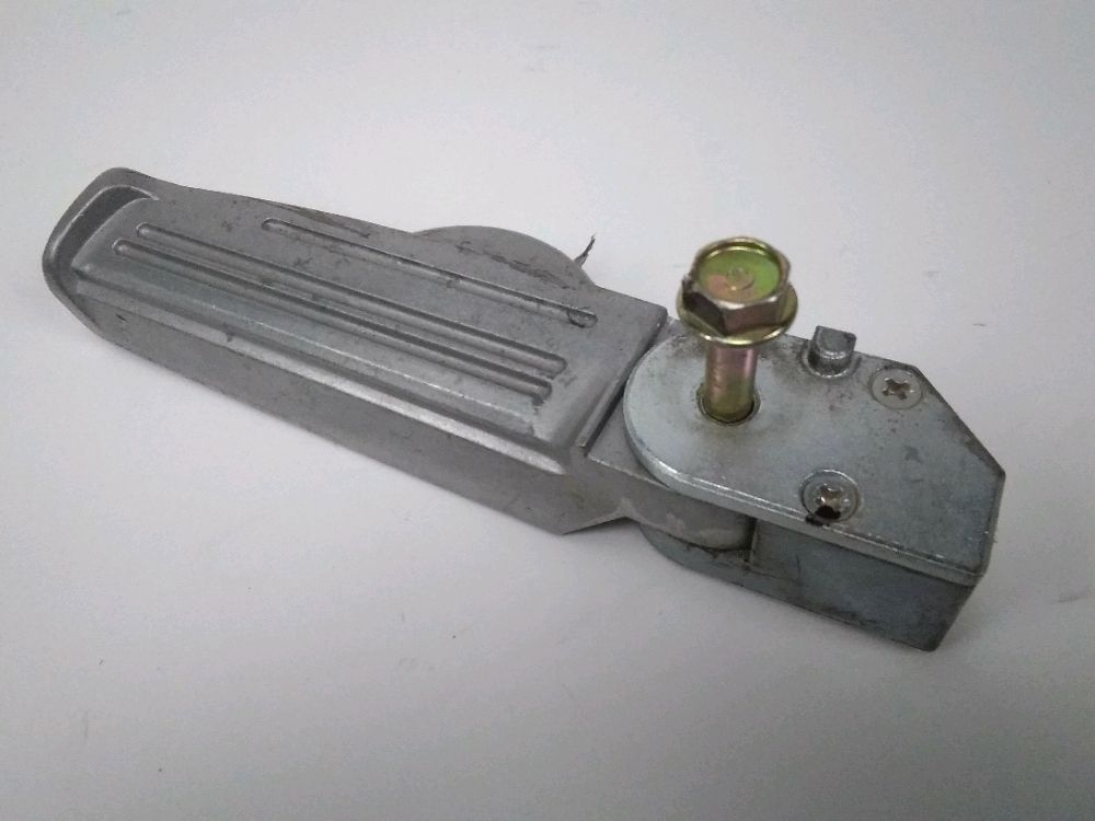 Repose pieds arriere gauche