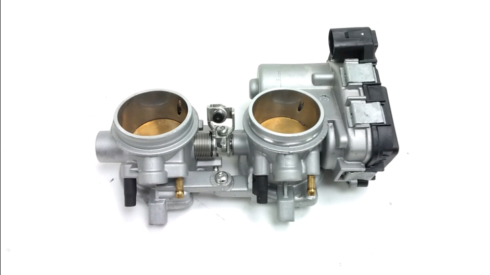 Corps d'injection gauche