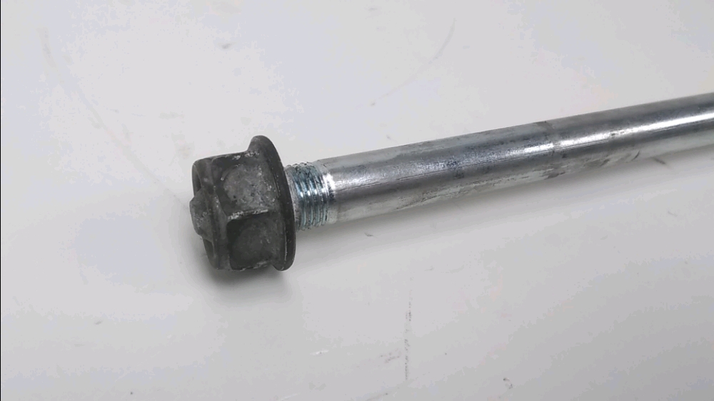 AXE DE ROUE AVANT