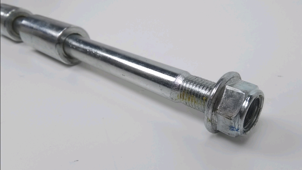 AXE DE ROUE ARRIERE