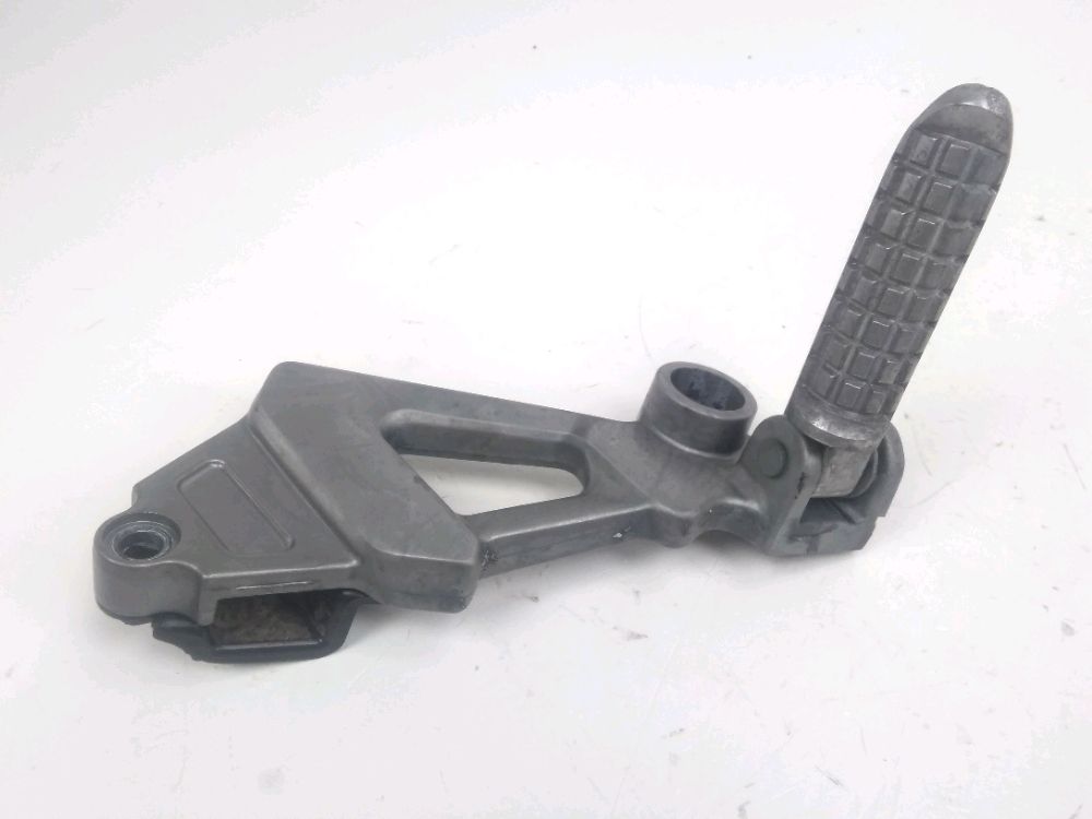 Platine et repose pieds arriere droit