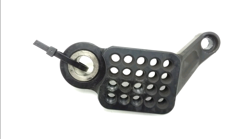 PLATINE AVANT DROITE