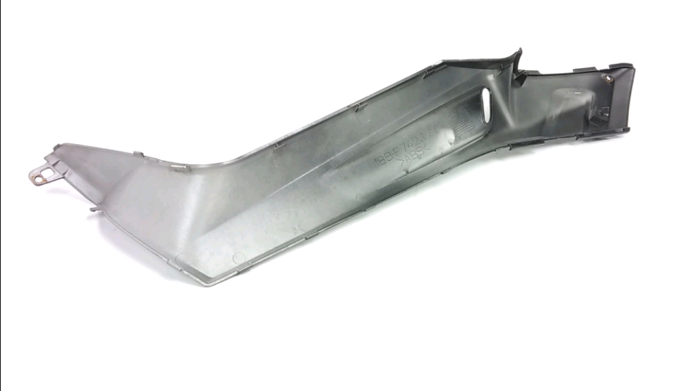 CACHE LATERAL DROIT