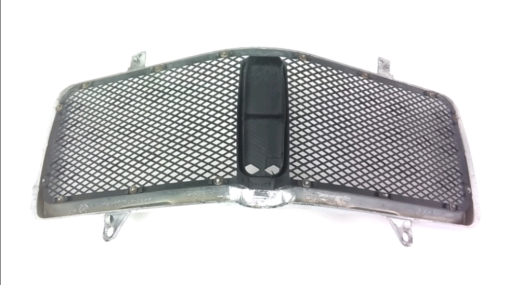 GRILLE DE RADIATEUR