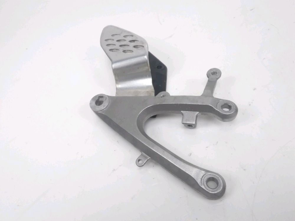 PLATINE AVANT DROITE