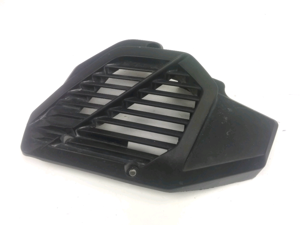 GRILLE DE RADIATEUR