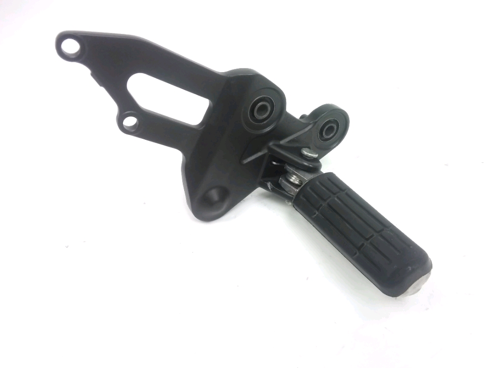 PLATINE AVANT DROITE