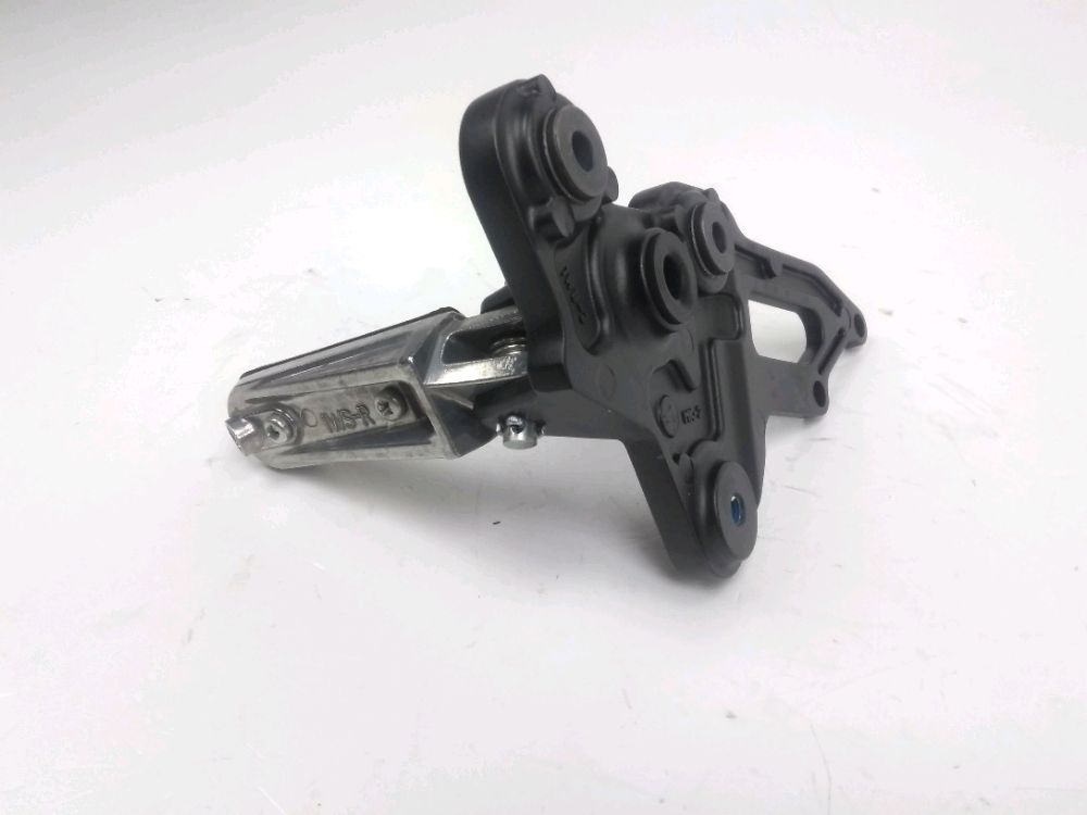 PLATINE AVANT DROITE