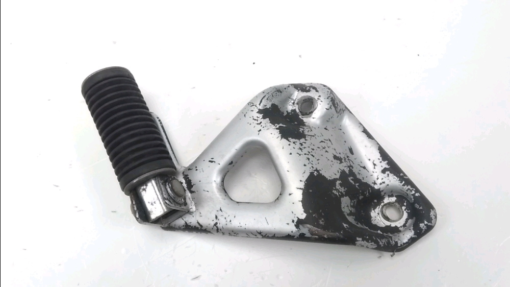 PLATINE ET REPOSE PIEDS ARRIERE DROIT