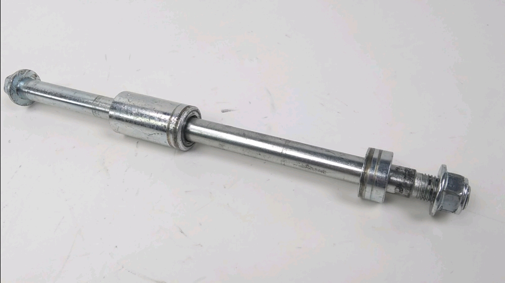 AXE DE ROUE ARRIERE