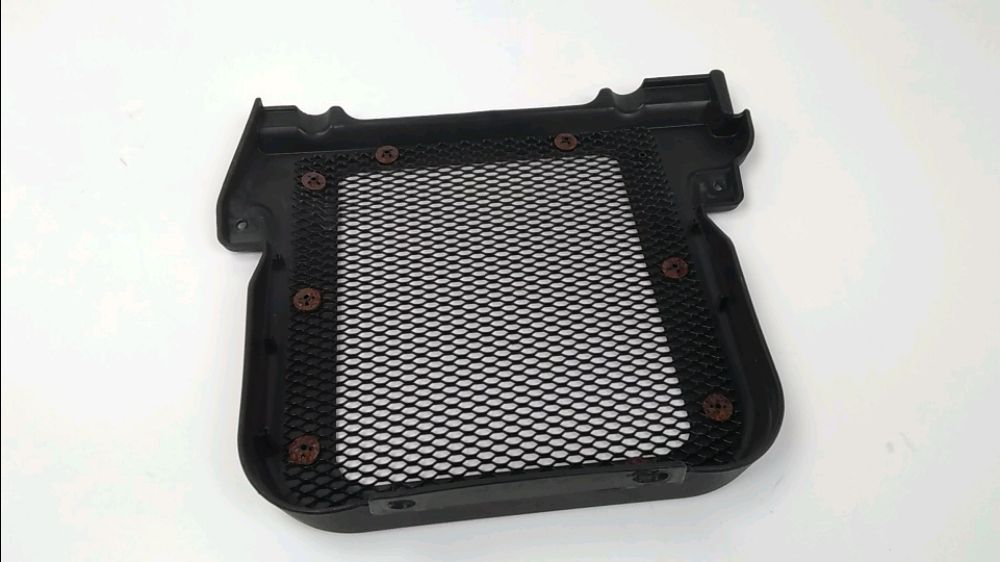 GRILLE DE RADIATEUR