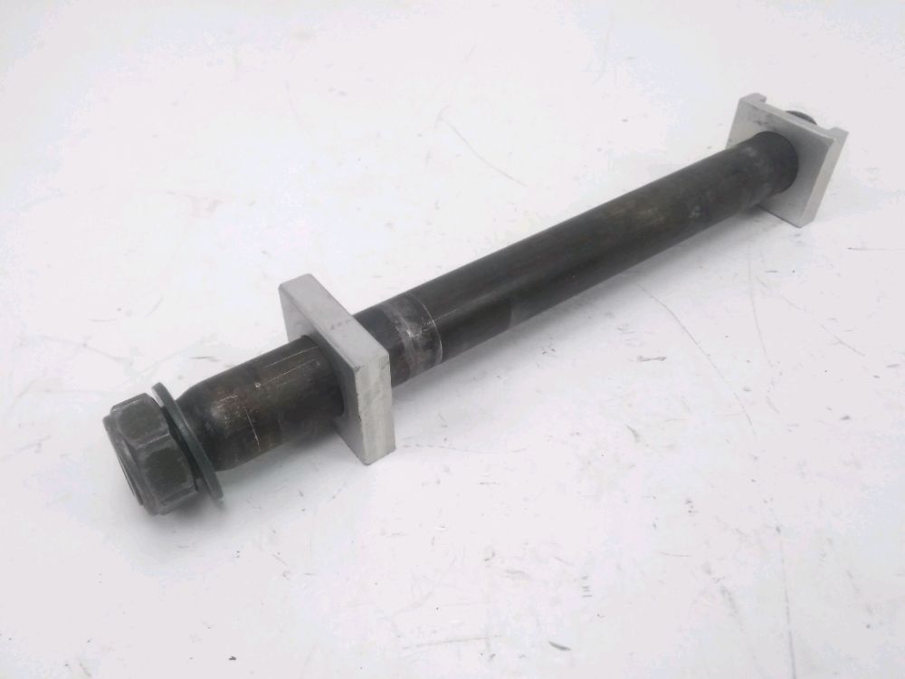 AXE DE ROUE ARRIERE