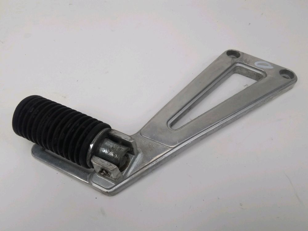 Platine et repose pieds arriere droit