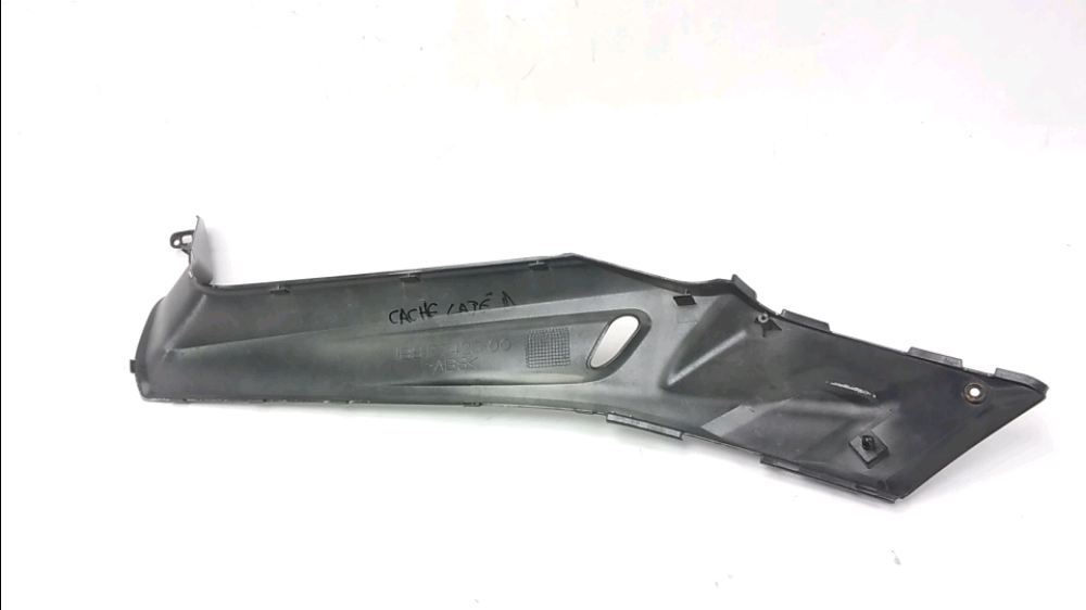 CACHE LATERAL DROIT