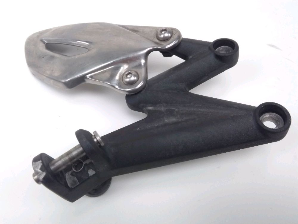 PLATINE AVANT DROITE