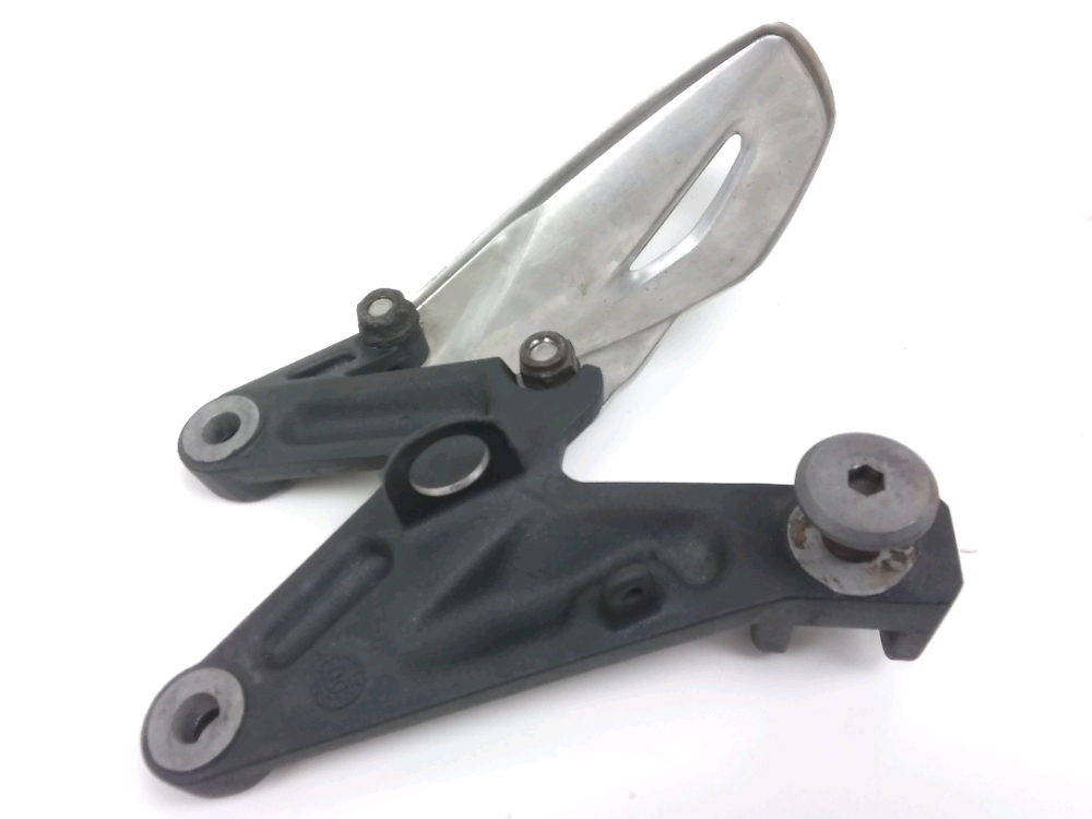 PLATINE AVANT DROITE