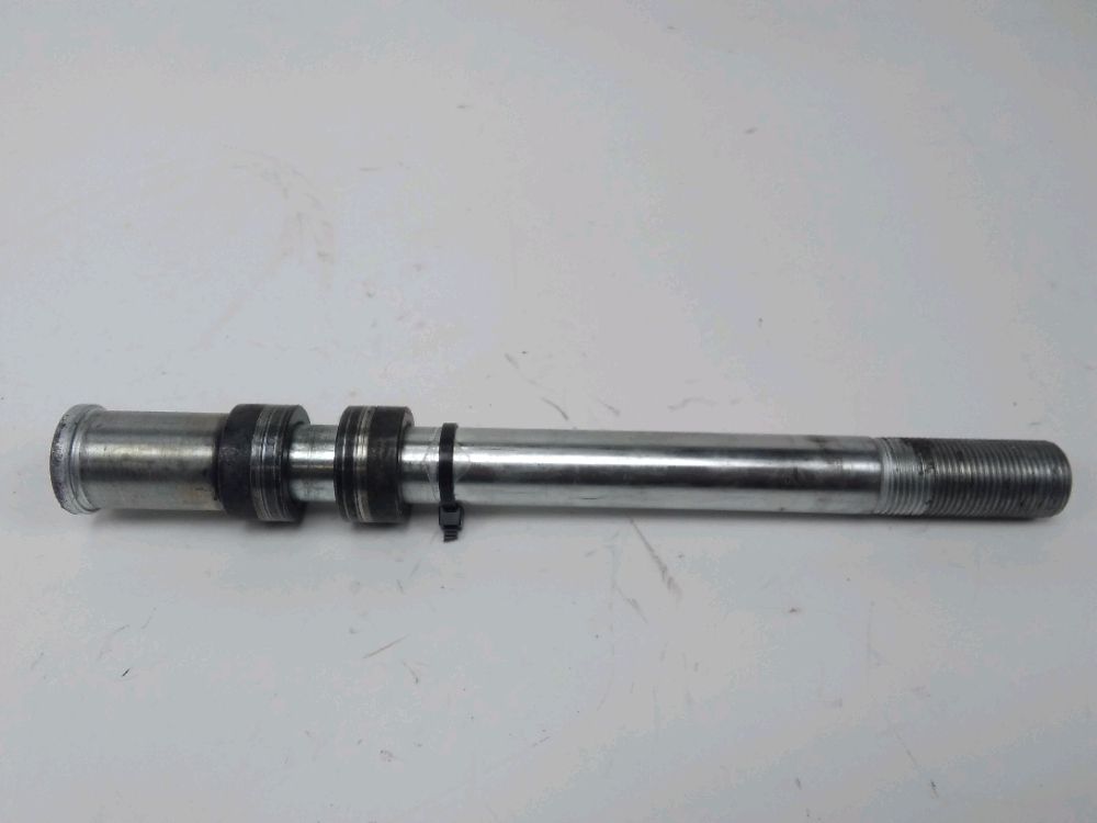 AXE DE ROUE AVANT