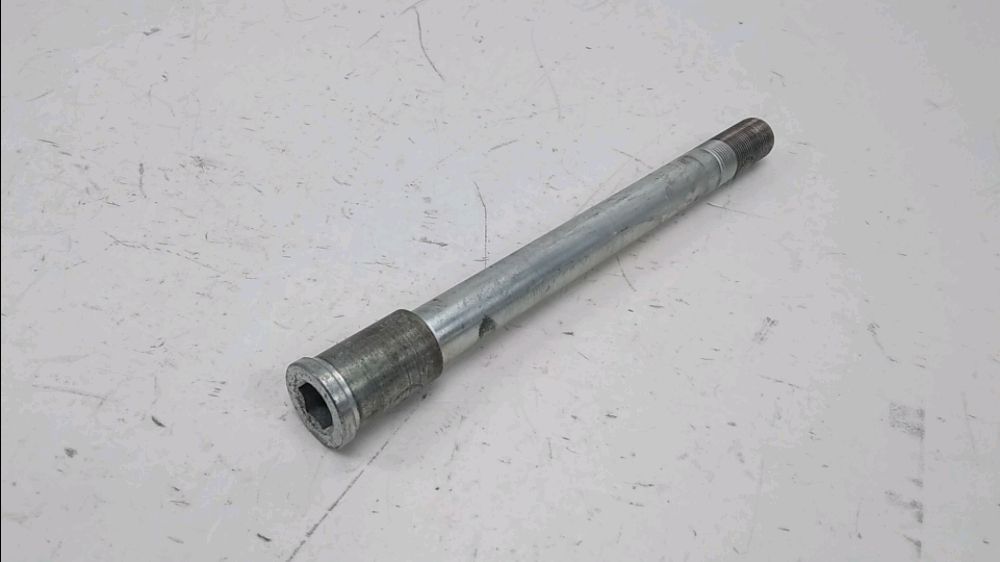 AXE DE ROUE AVANT