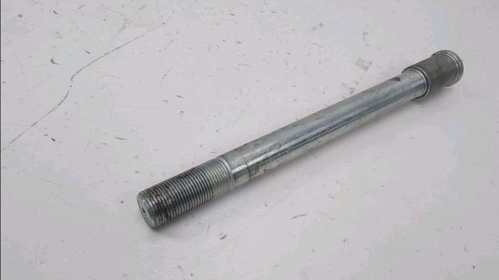 AXE DE ROUE AVANT