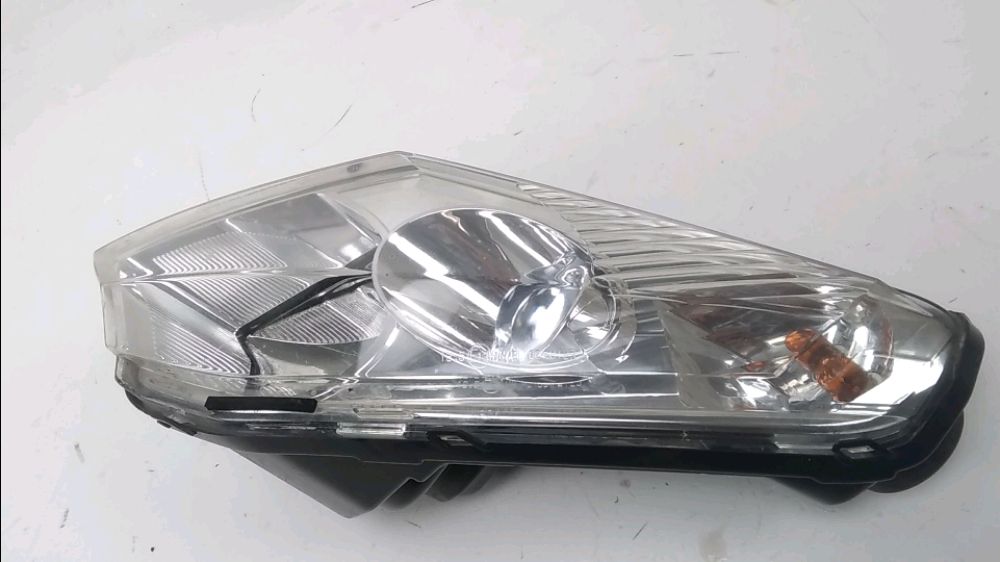 OPTIQUE AVANT GAUCHE