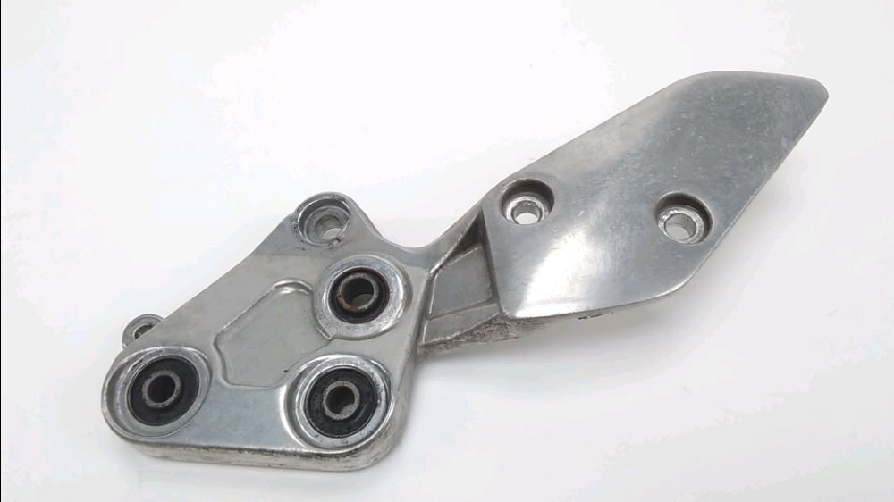 PLATINE AVANT DROITE