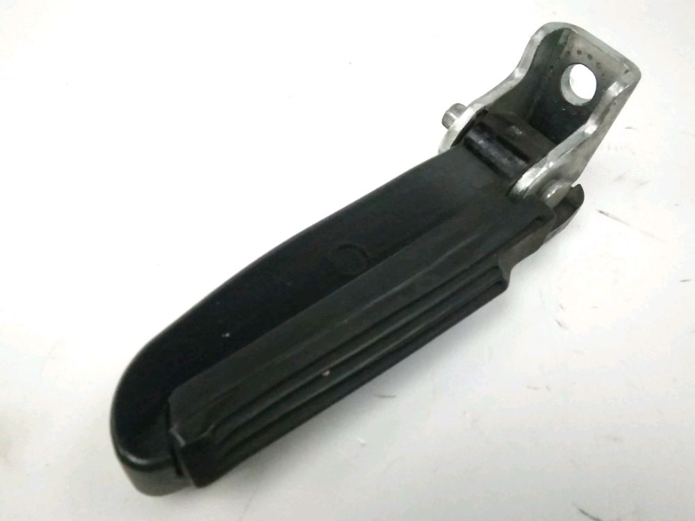 Repose pieds arriere droit