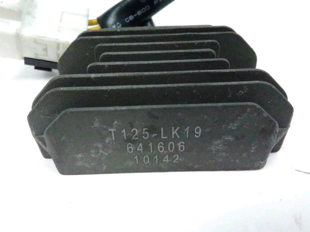 REGULATEUR DE TENSION