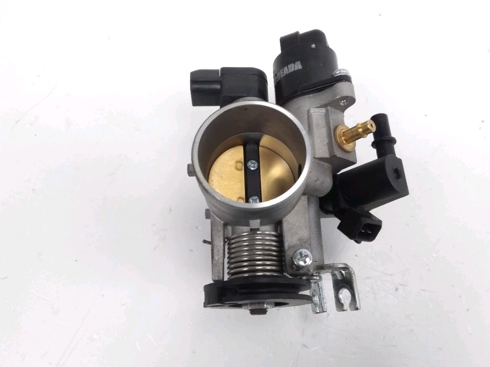 Corps d'injection gauche