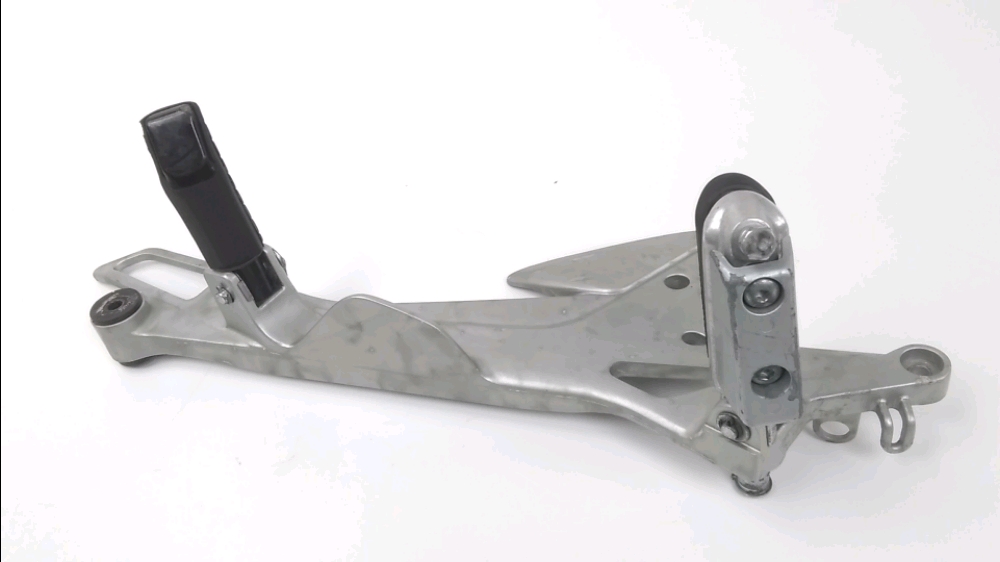 PLATINE AVANT DROITE