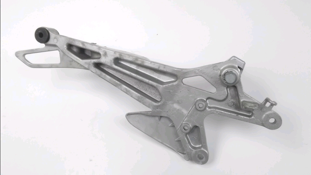 PLATINE AVANT DROITE