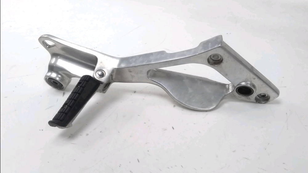 PLATINE ET REPOSE PIEDS ARRIERE DROIT