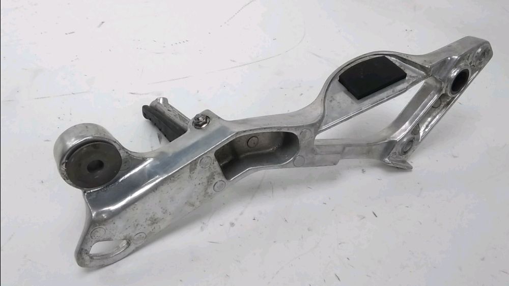 PLATINE ET REPOSE PIEDS ARRIERE DROIT