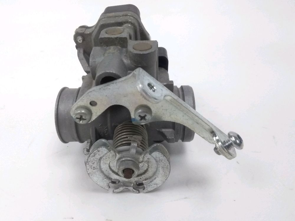 Corps d'injection gauche