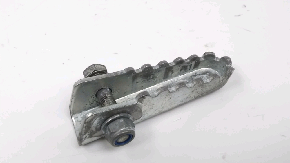 Repose pieds arriere droit