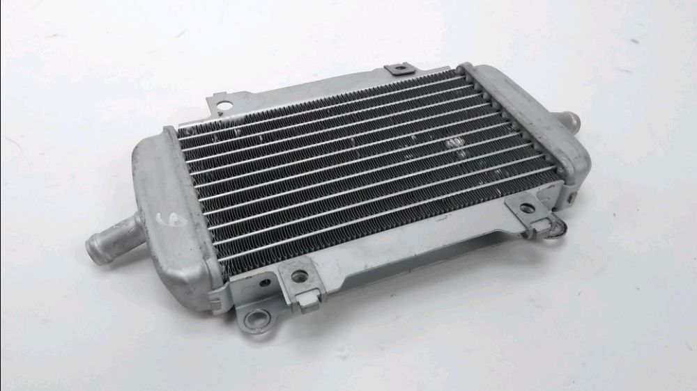 RADIATEUR EAU GAUCHE