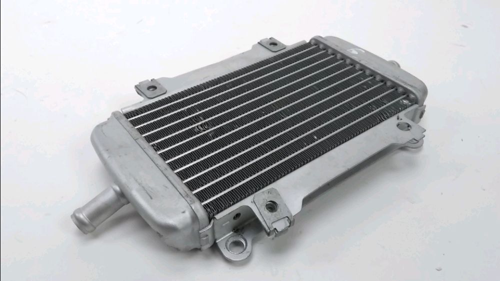 RADIATEUR EAU GAUCHE