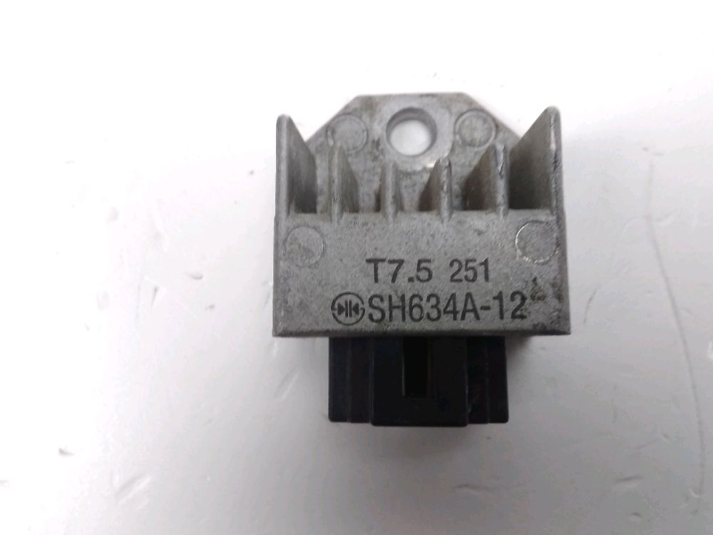 REGULATEUR DE TENSION