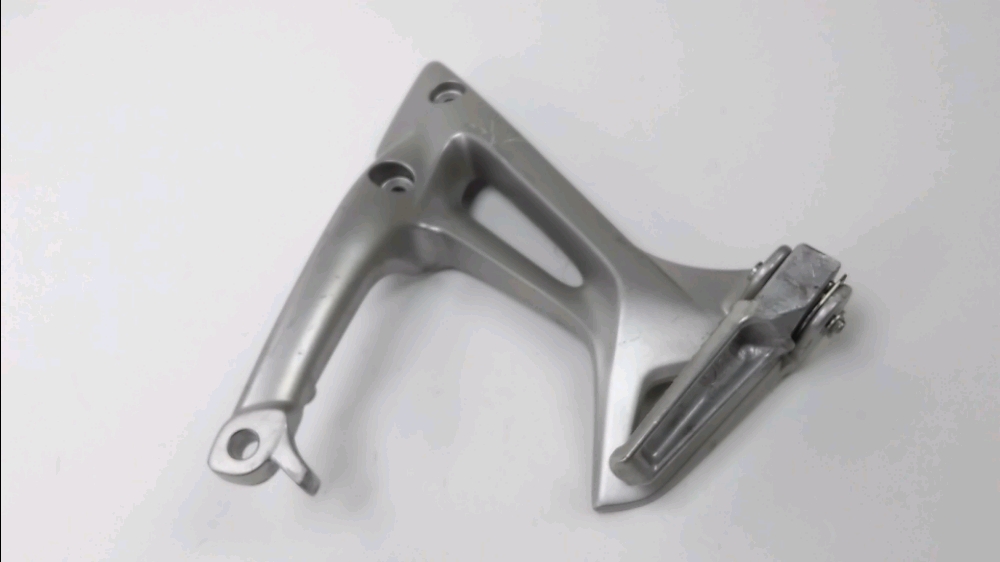 PLATINE ET REPOSE PIEDS ARRIERE DROIT