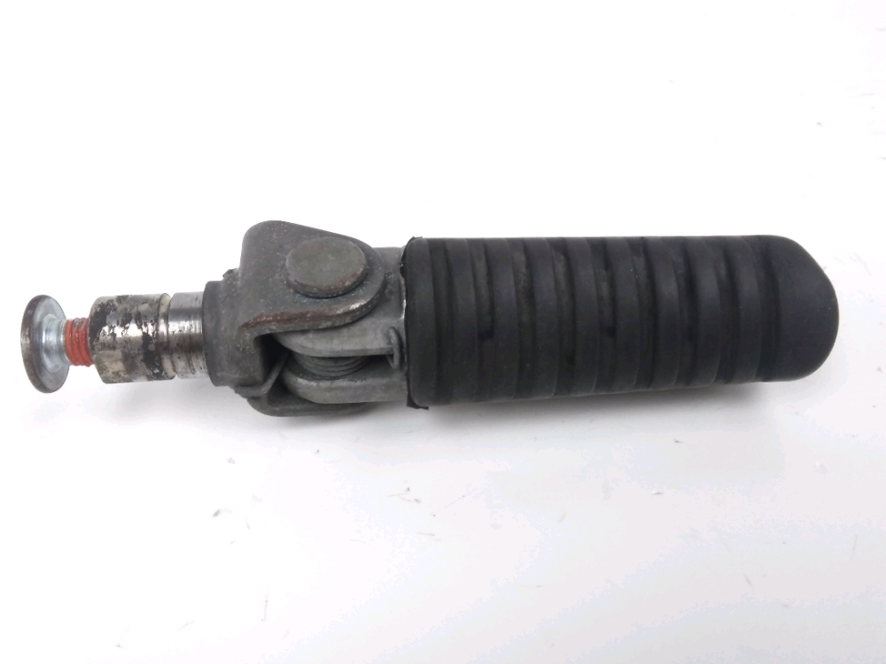 Repose pieds avant droit