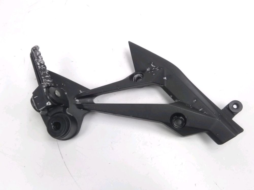 PLATINE ET REPOSE PIEDS ARRIERE DROIT