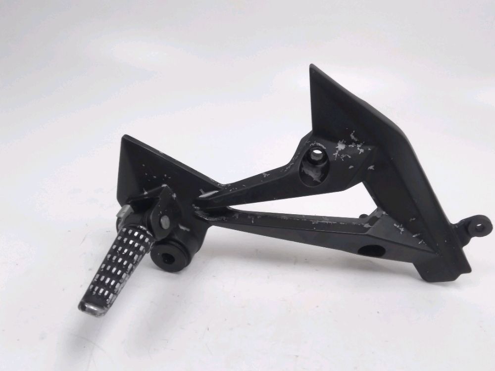 PLATINE ET REPOSE PIEDS ARRIERE DROIT